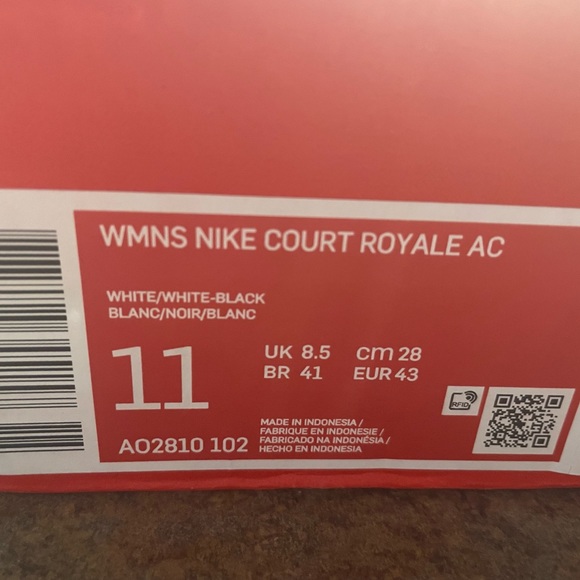 Woman’s size 11 Nike Court Royals AC - Picture 3 of 4